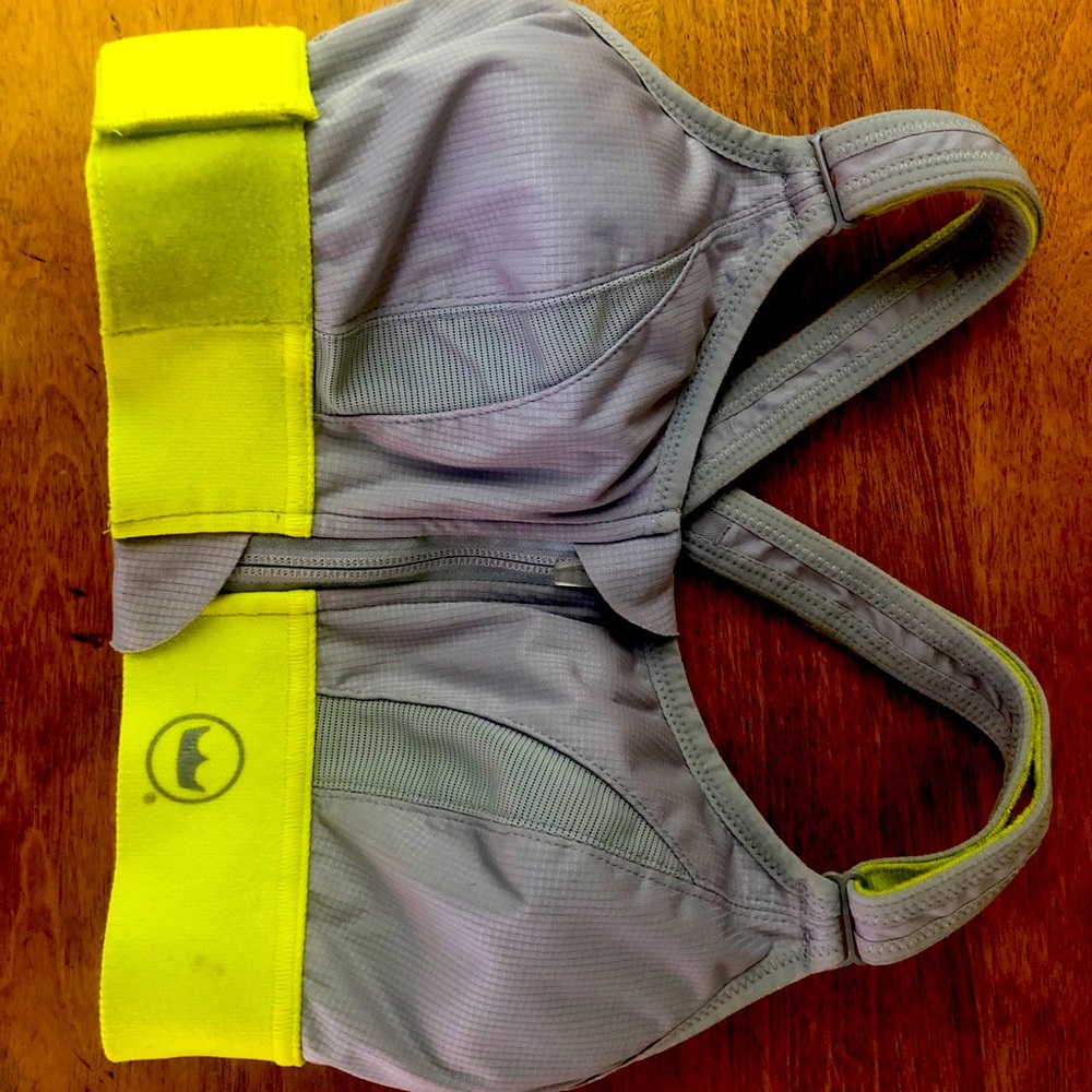 SheFit size small high impact bra